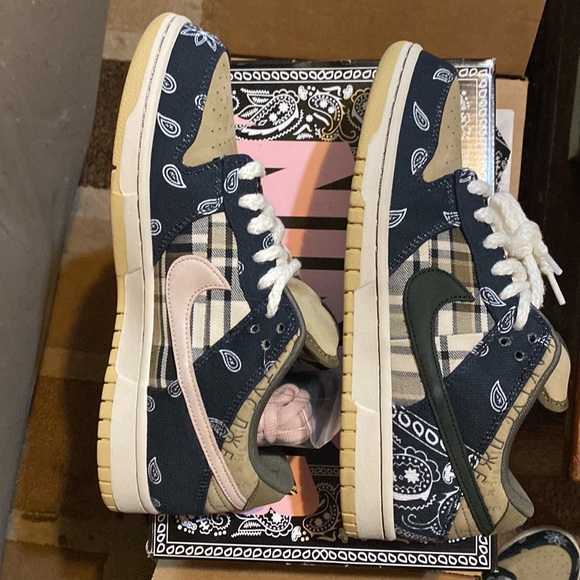 NIKE SB DUNK LOW PRM QS Travis Scott x Dunk Low PRM QS “Cactus Jack” Special Box - Picture 12 of 13
